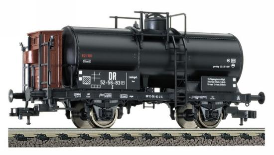 Tank car with brakeman?s cabin 'D?belner Chemie-Fabrik' in service<br /><a href='images/pictures/Fleischmann/5736.jpg' target='_blank'>Full size image</a>